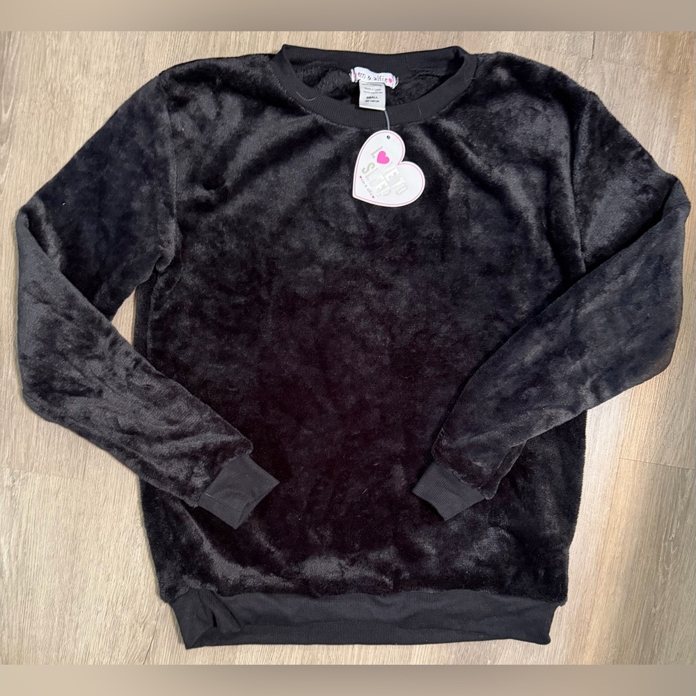 Em & Alfie women velour top